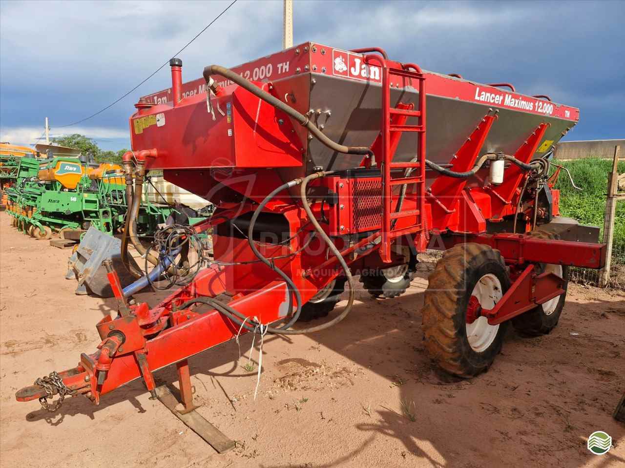 IMPLEMENTOS AGRICOLAS DISTRIBUIDOR CALCÁRIO 12000 Kg Produtiva Máquinas CAMPO VERDE MATO GROSSO MT